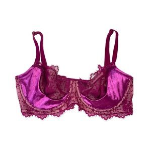 ⭐️2/$20 Victorias Secret Lace Velvet Magenta Push Up Bra